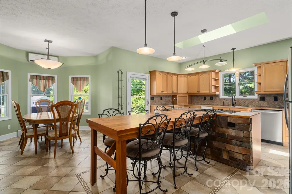 22 Dogwood Circle Burnsville, NC 28714
