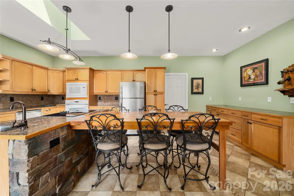 22 Dogwood Circle Burnsville, NC 28714