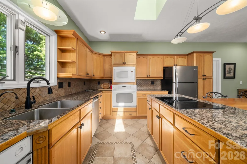 22 Dogwood Circle Burnsville, NC 28714