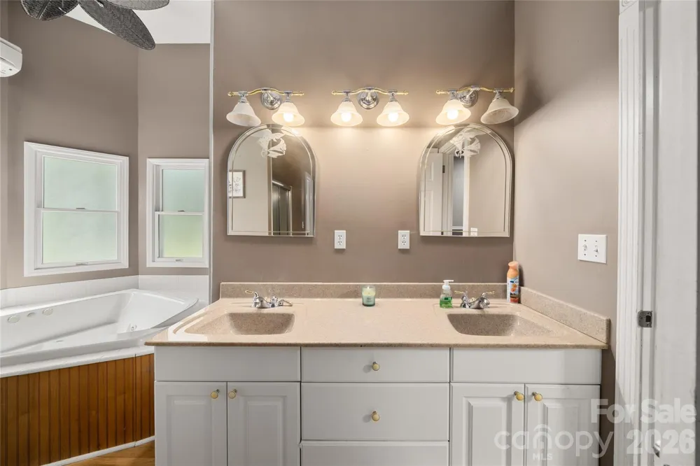 22 Dogwood Circle Burnsville, NC 28714