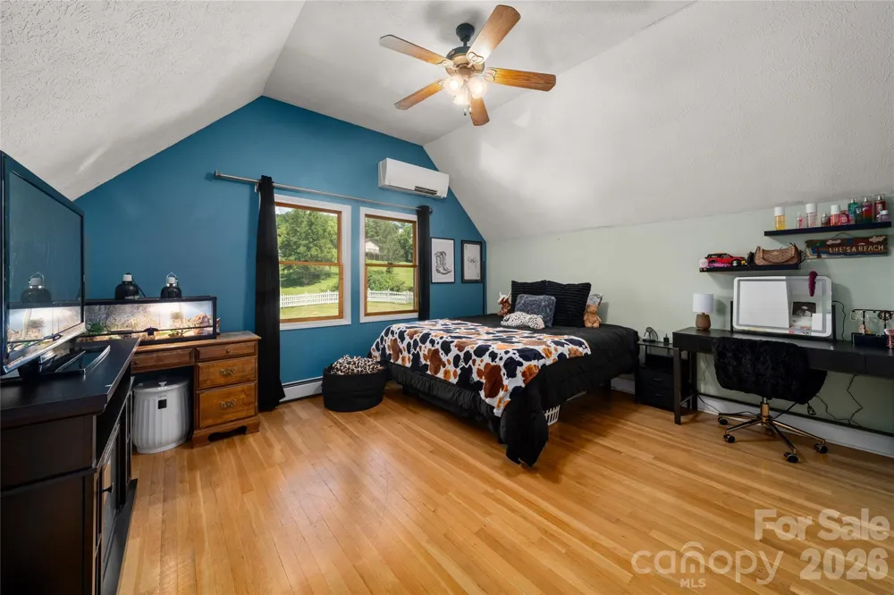 22 Dogwood Circle Burnsville, NC 28714