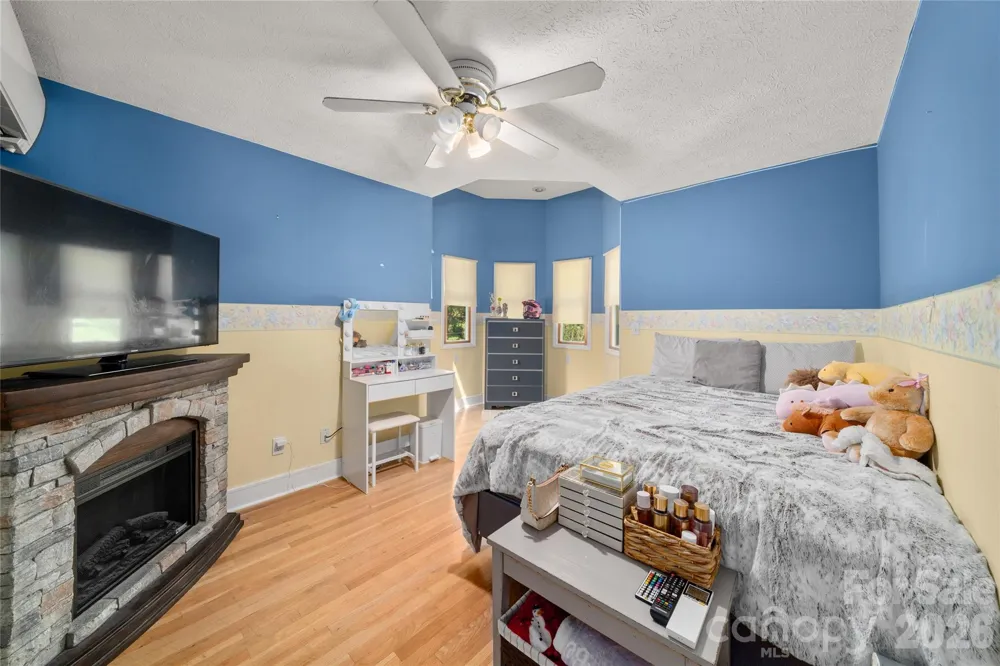 22 Dogwood Circle Burnsville, NC 28714
