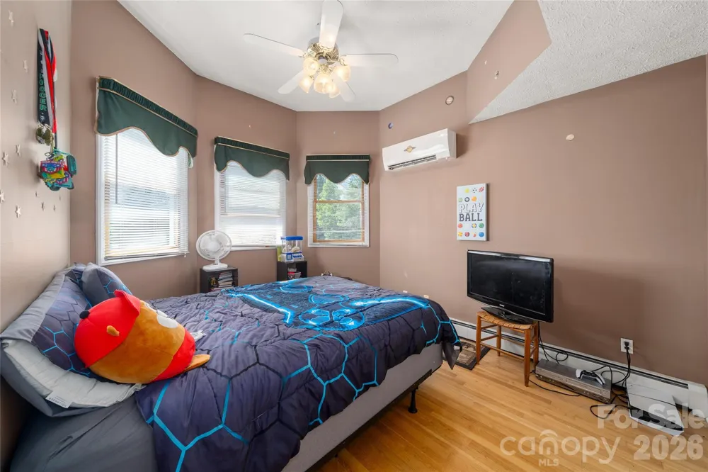 22 Dogwood Circle Burnsville, NC 28714