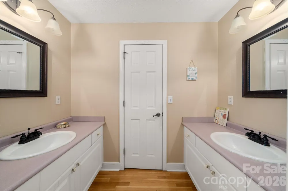 22 Dogwood Circle Burnsville, NC 28714