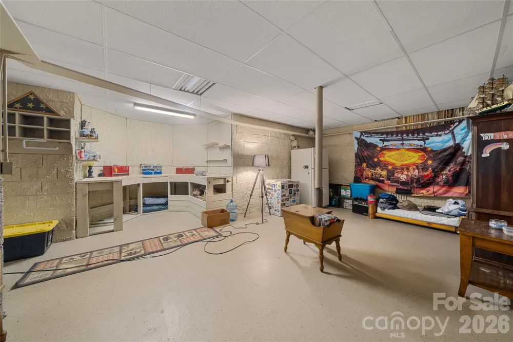 22 Dogwood Circle Burnsville, NC 28714