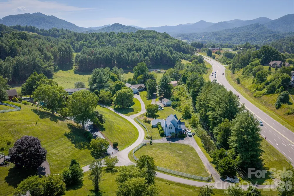 22 Dogwood Circle Burnsville, NC 28714