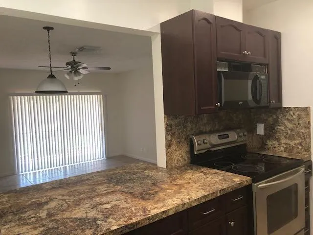 8615 Satalite Terrace Lake Park, FL 33403