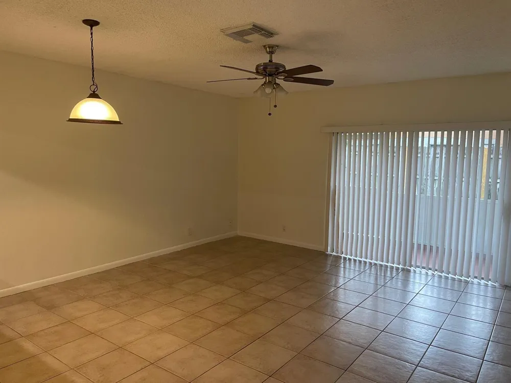 8615 Satalite Terrace Lake Park, FL 33403