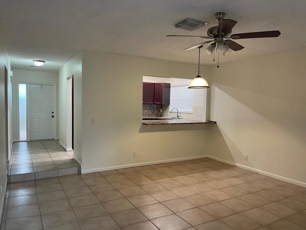 8615 Satalite Terrace Lake Park, FL 33403