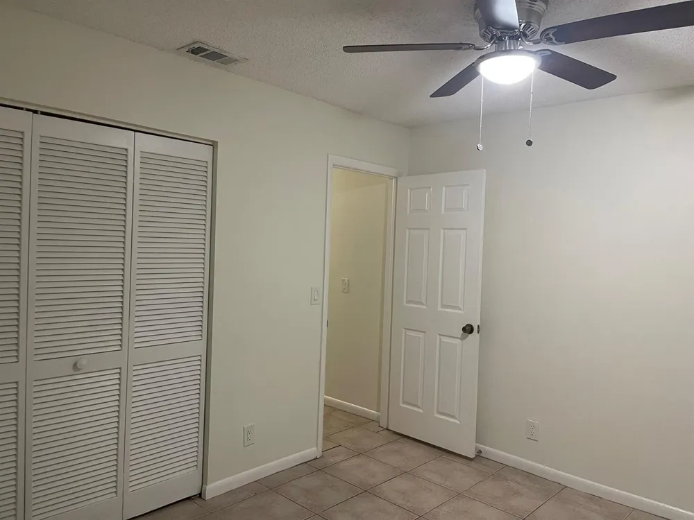 8615 Satalite Terrace Lake Park, FL 33403