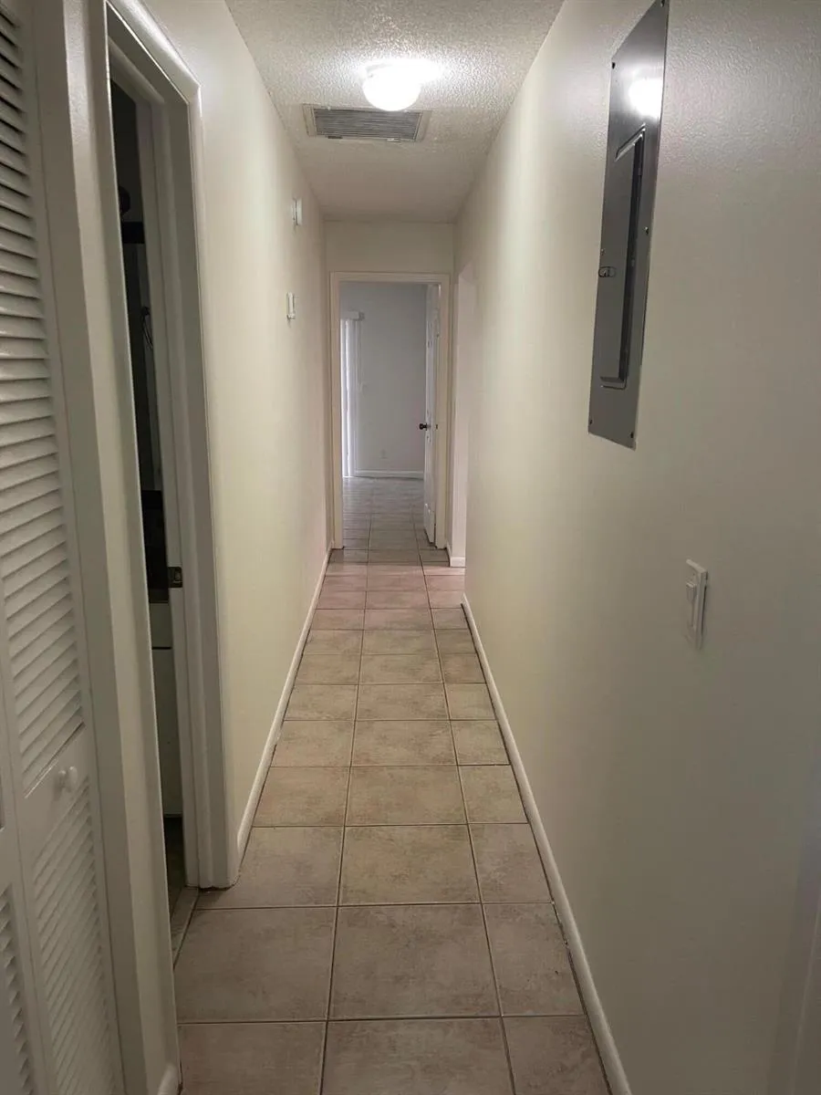 8615 Satalite Terrace Lake Park, FL 33403
