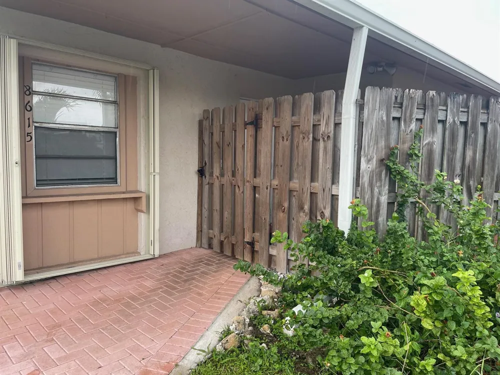 8615 Satalite Terrace Lake Park, FL 33403
