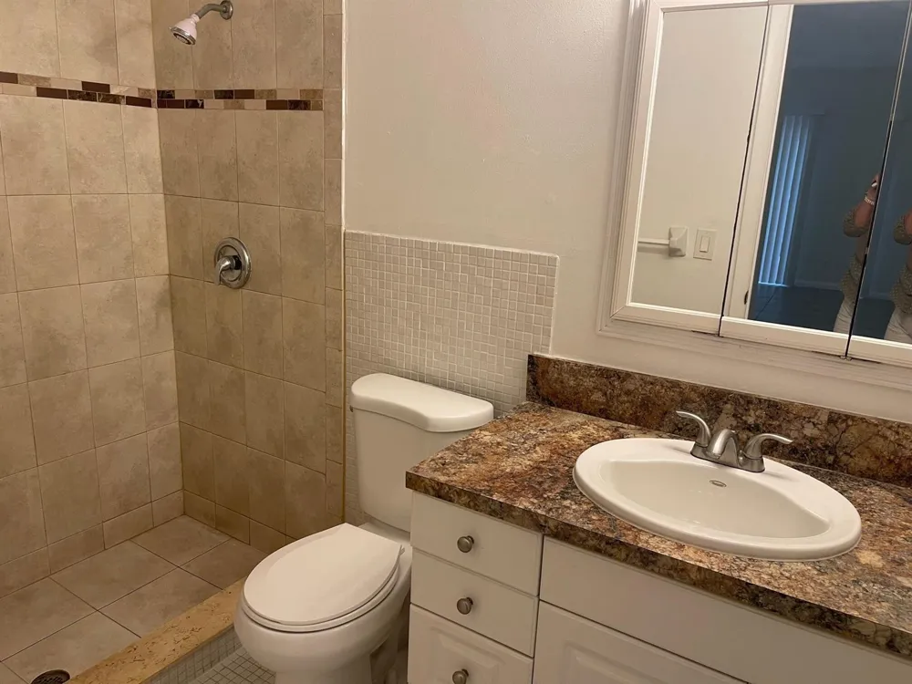 8615 Satalite Terrace Lake Park, FL 33403