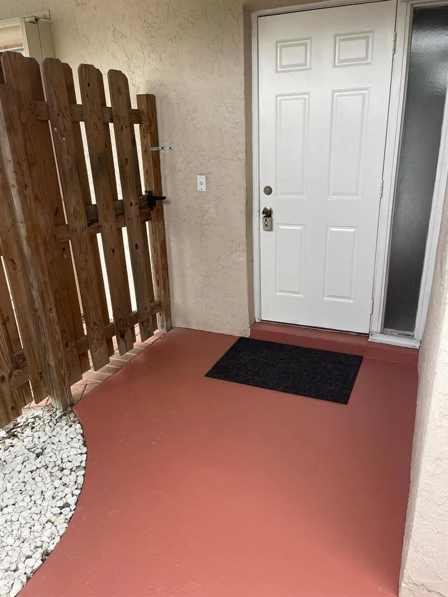 8615 Satalite Terrace Lake Park, FL 33403