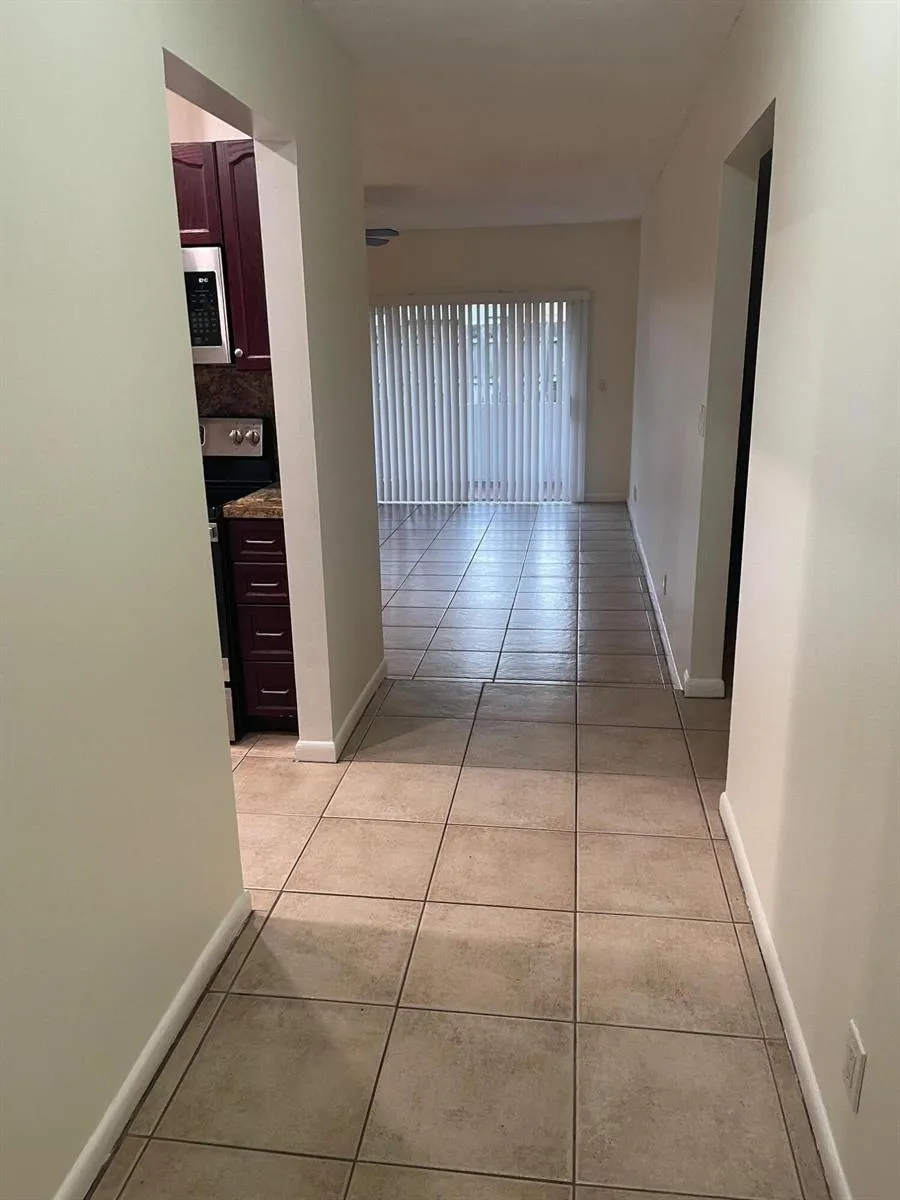 8615 Satalite Terrace Lake Park, FL 33403
