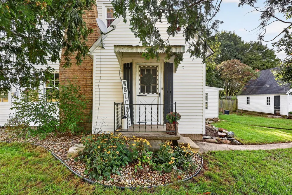 442 Riverview Drive Plainwell, MI 49080