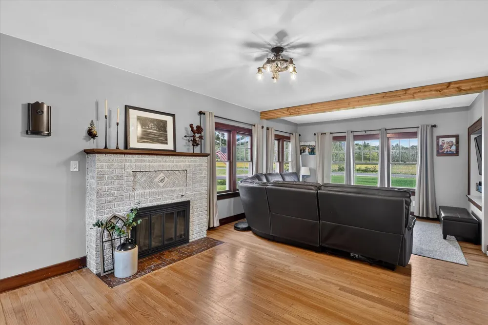 442 Riverview Drive Plainwell, MI 49080