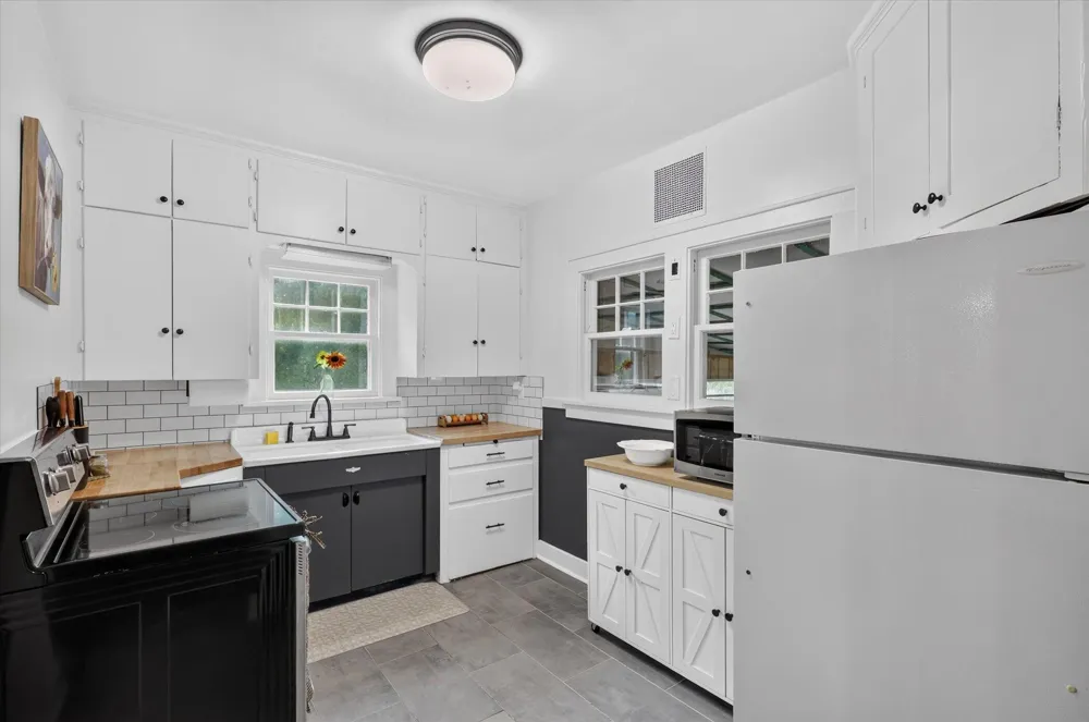 442 Riverview Drive Plainwell, MI 49080