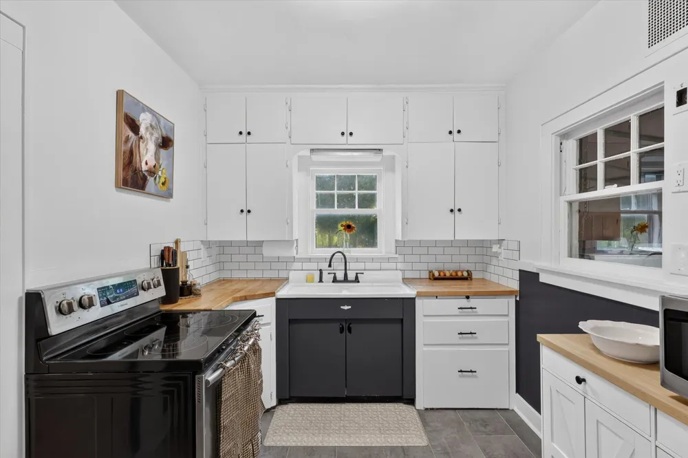 442 Riverview Drive Plainwell, MI 49080