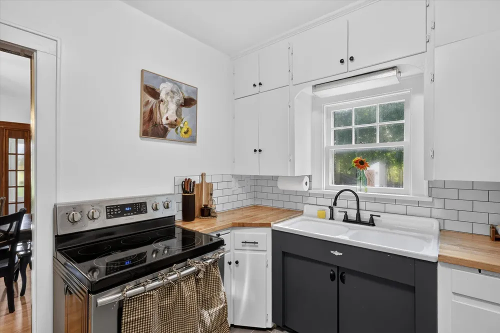 442 Riverview Drive Plainwell, MI 49080