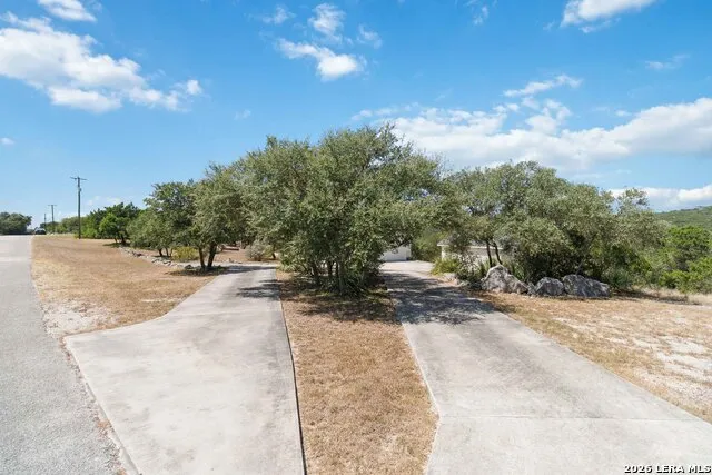 410 County Road 2748 Mico, TX 78056