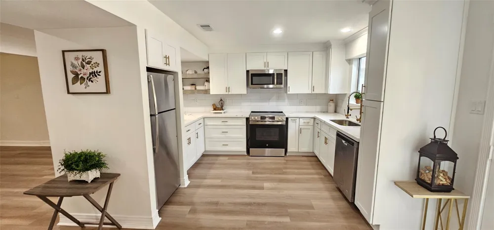 724 Country Place Drive #E Houston, TX 77079