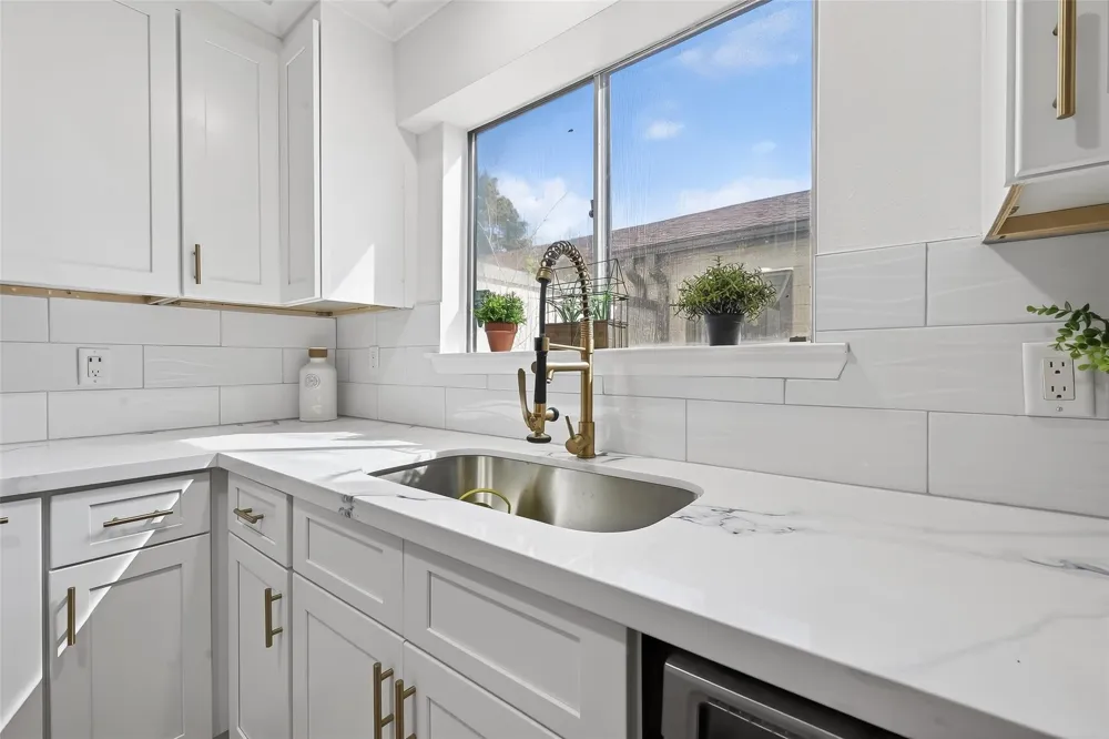 724 Country Place Drive #E Houston, TX 77079