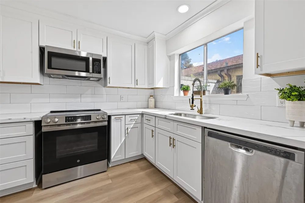 724 Country Place Drive #E Houston, TX 77079