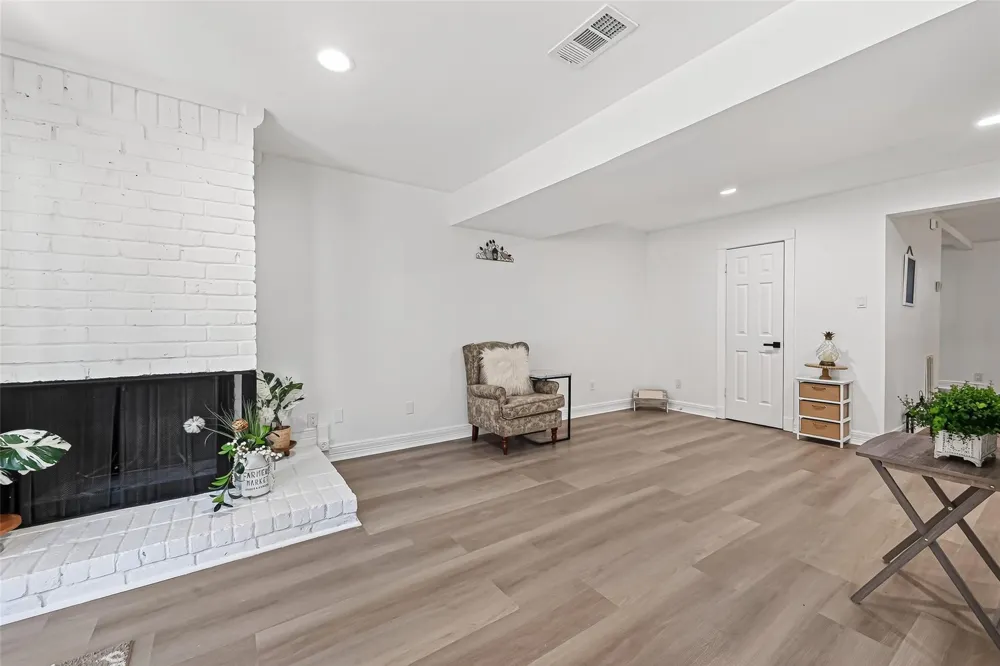 724 Country Place Drive #E Houston, TX 77079