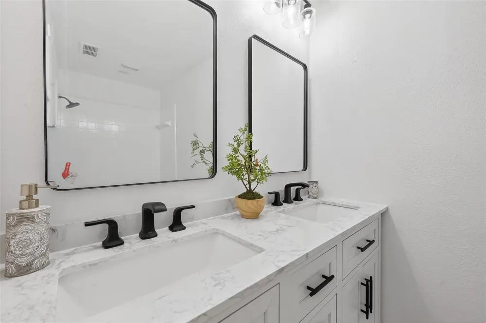 724 Country Place Drive #E Houston, TX 77079