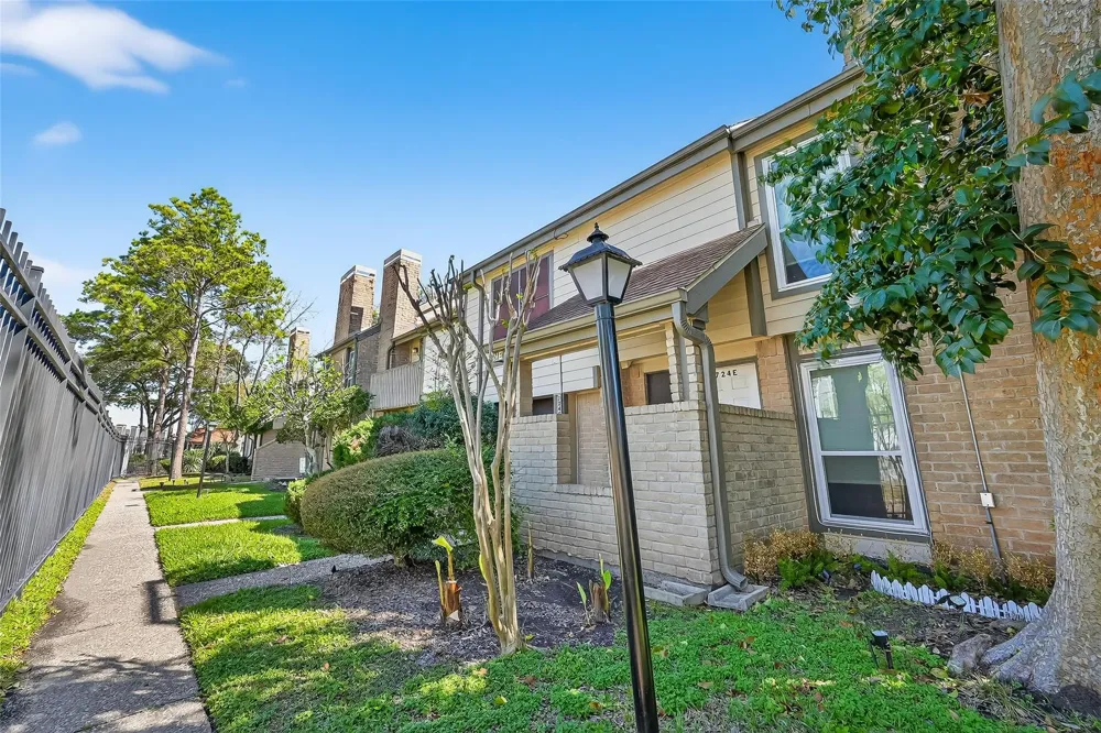 724 Country Place Drive #E Houston, TX 77079