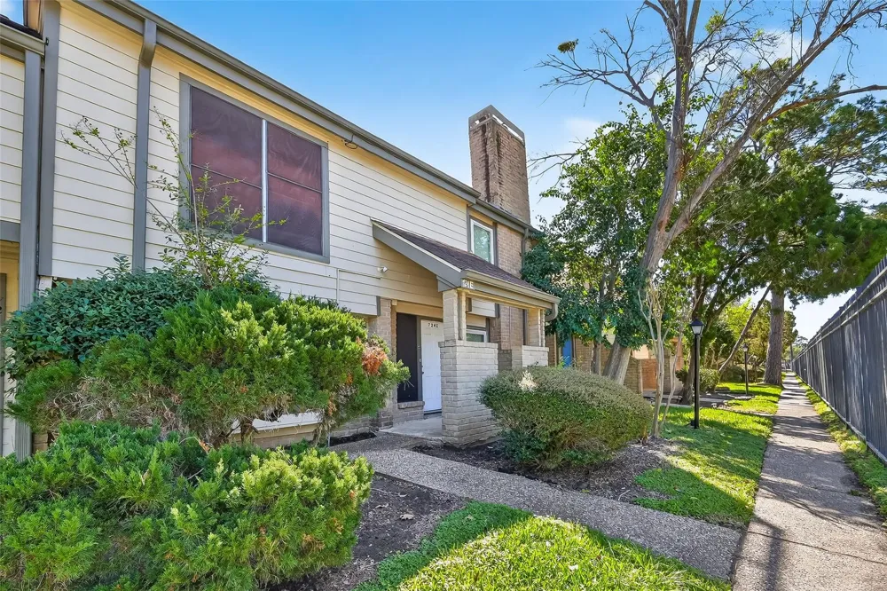 724 Country Place Drive #E Houston, TX 77079