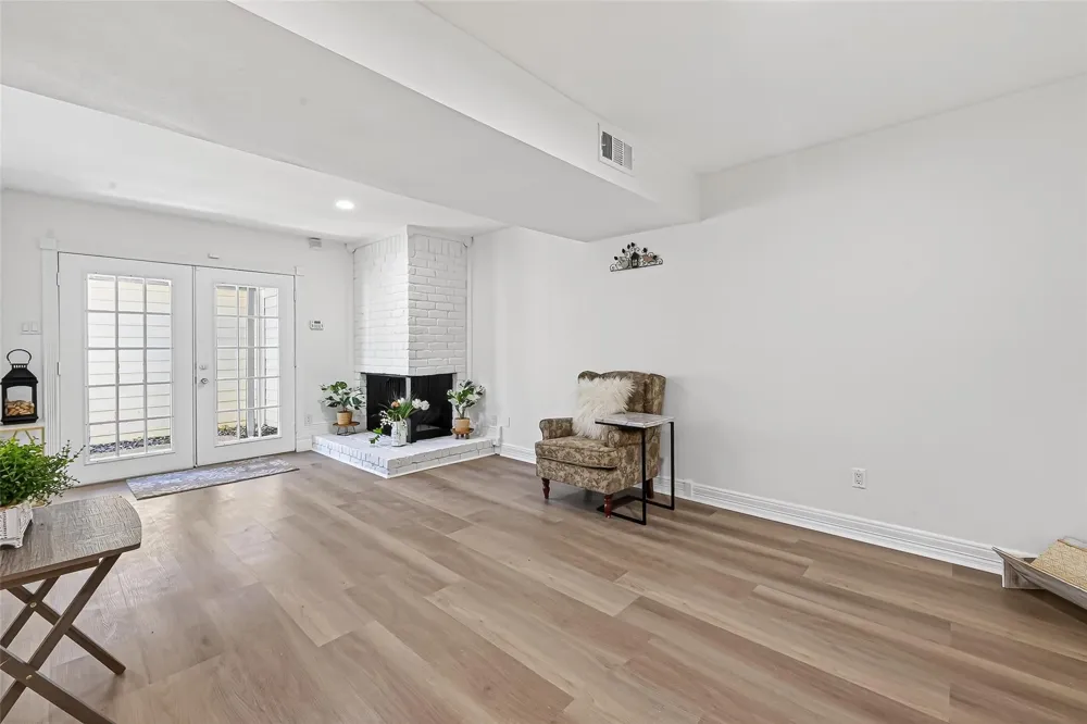 724 Country Place Drive #E Houston, TX 77079