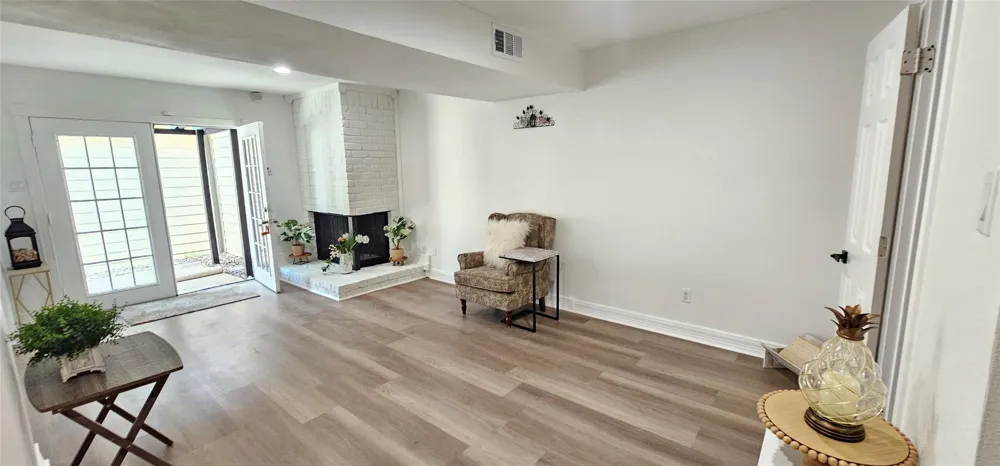 724 Country Place Drive #E Houston, TX 77079