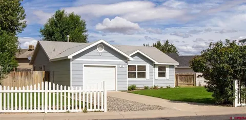 670 W Apple Drive