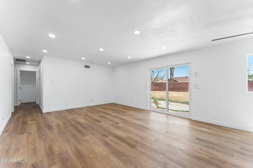 38544 E 33rd Street Palmdale, CA 93550
