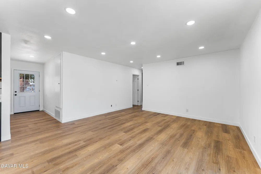 38544 E 33rd Street Palmdale, CA 93550