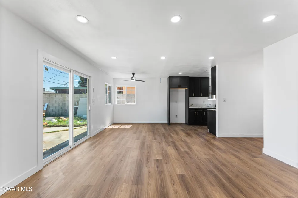 38544 E 33rd Street Palmdale, CA 93550