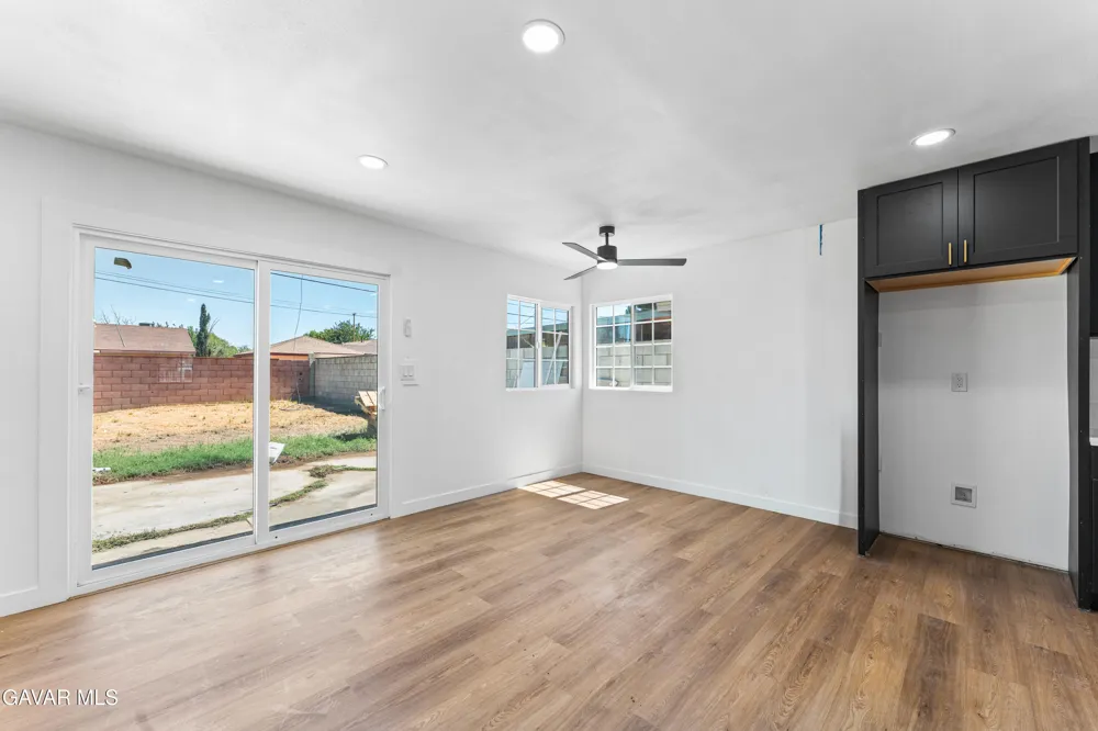 38544 E 33rd Street Palmdale, CA 93550