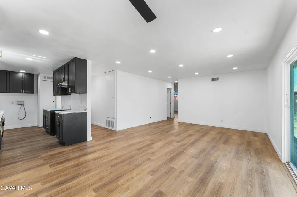 38544 E 33rd Street Palmdale, CA 93550