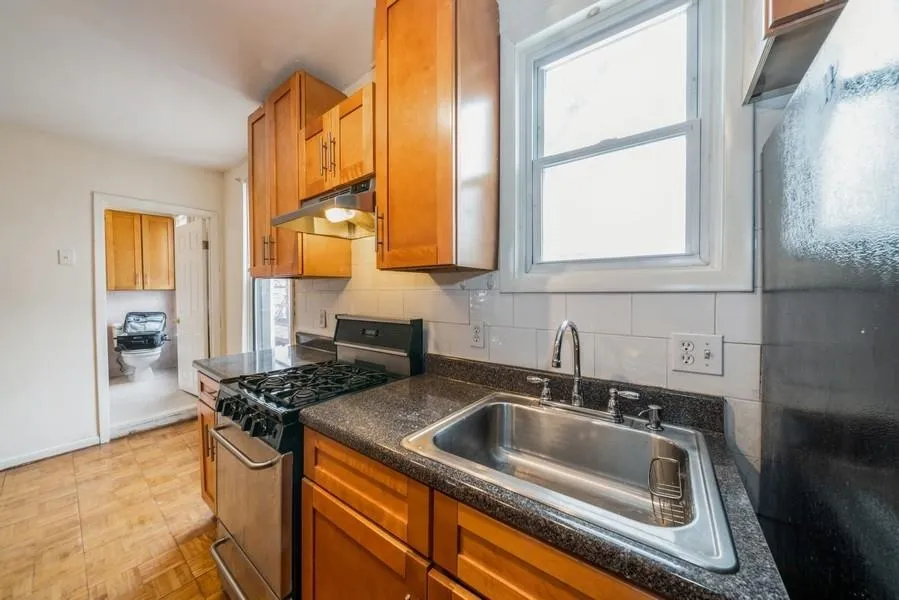 218 NEWARK AVE Jersey City, NJ 07302