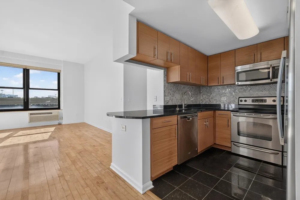 102 CHRISTOPHER COLUMBUS DR Jersey City, NJ 07302