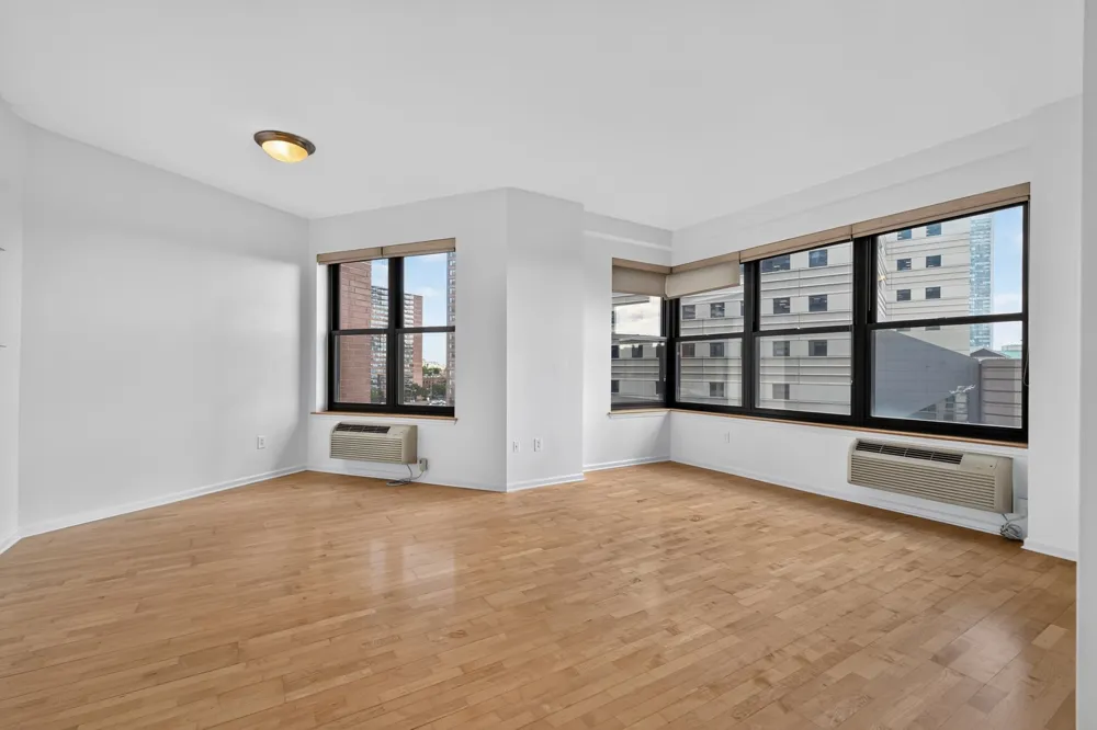 102 CHRISTOPHER COLUMBUS DR Jersey City, NJ 07302