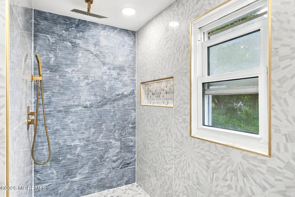 167 Crestview Drive Middletown, NJ 07748