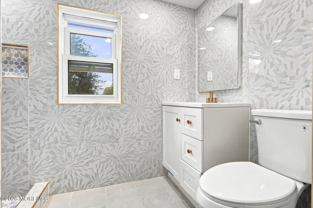 167 Crestview Drive Middletown, NJ 07748