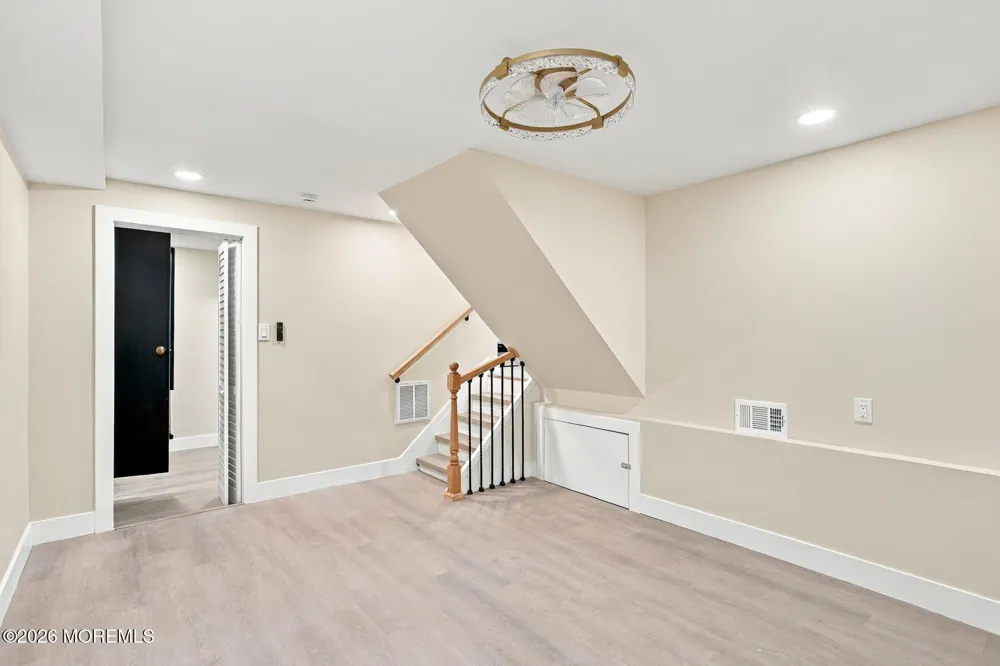 167 Crestview Drive Middletown, NJ 07748