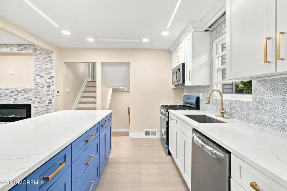 167 Crestview Drive Middletown, NJ 07748