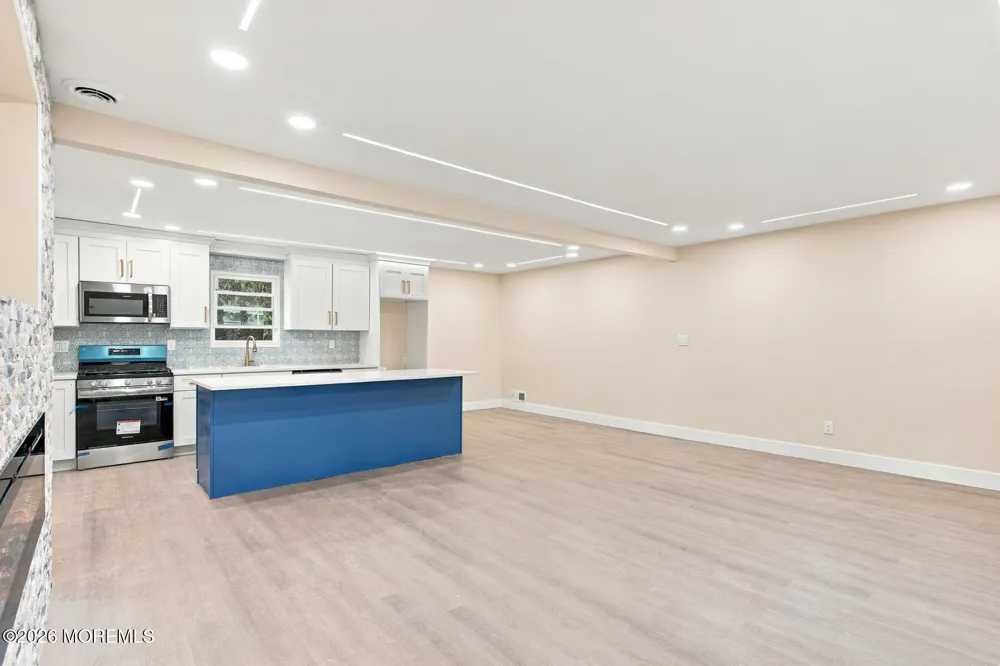 167 Crestview Drive Middletown, NJ 07748
