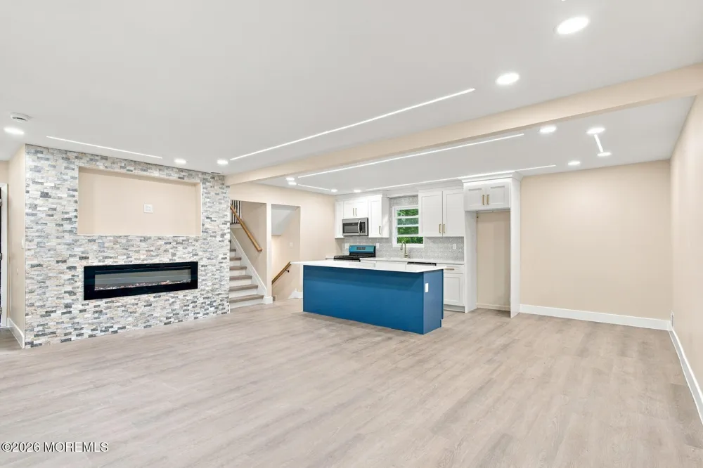167 Crestview Drive Middletown, NJ 07748