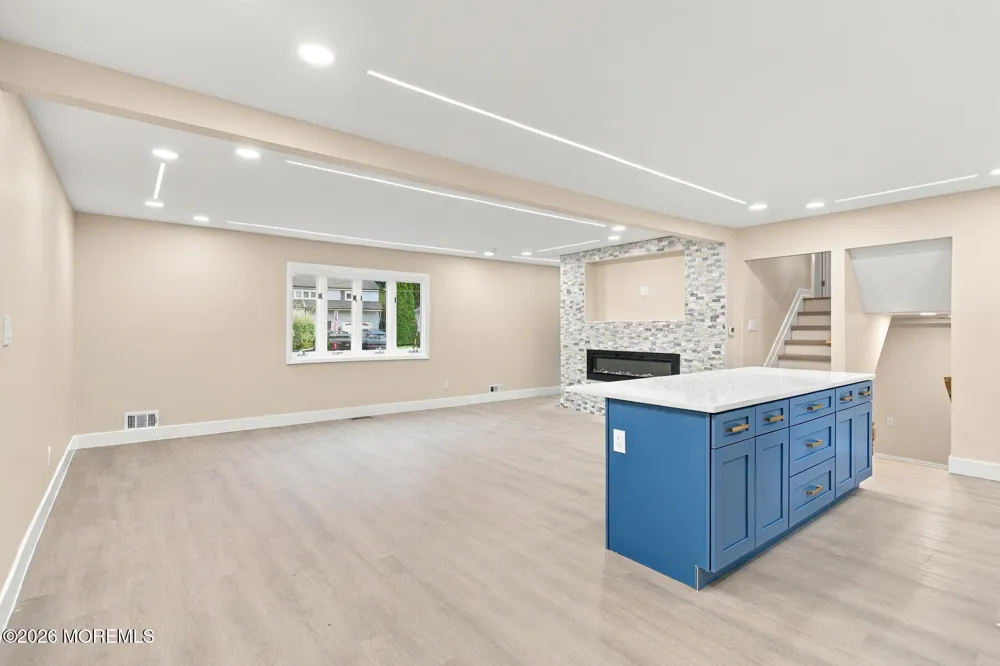 167 Crestview Drive Middletown, NJ 07748